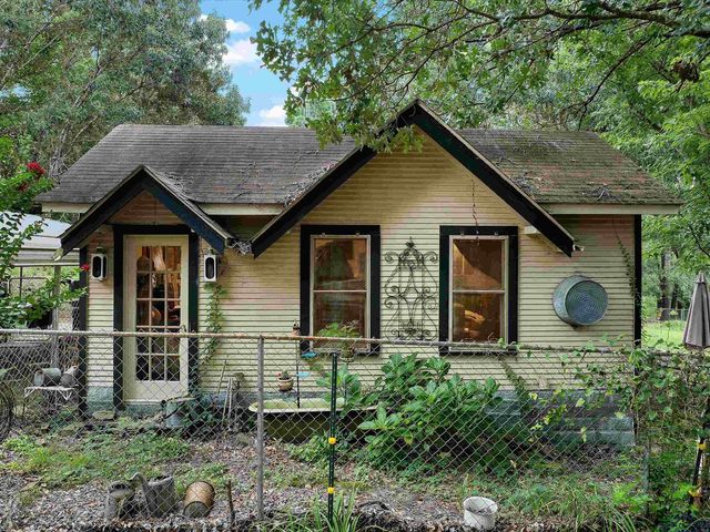 4996 & 5002 County Road 112 N, Overton, TX 75684