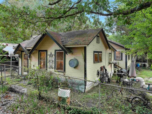 4996 & 5002 County Road 112 N, Overton, TX 75684