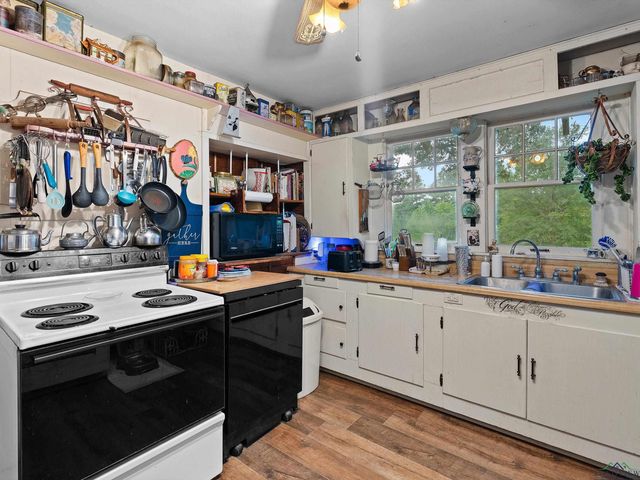 4996 & 5002 County Road 112 N, Overton, TX 75684