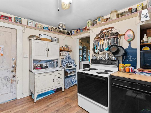 4996 & 5002 County Road 112 N, Overton, TX 75684