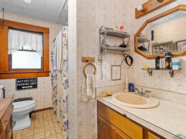 4996 & 5002 County Road 112 N, Overton, TX 75684