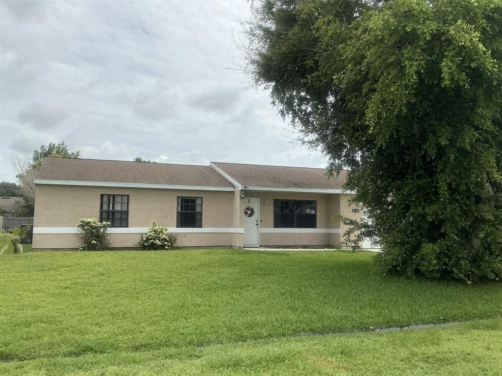 2719 SE Ibis Avenue, Port St. Lucie, FL 34952
