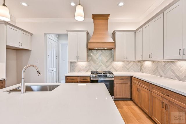 5 Sunset, Galveston, TX 77554
