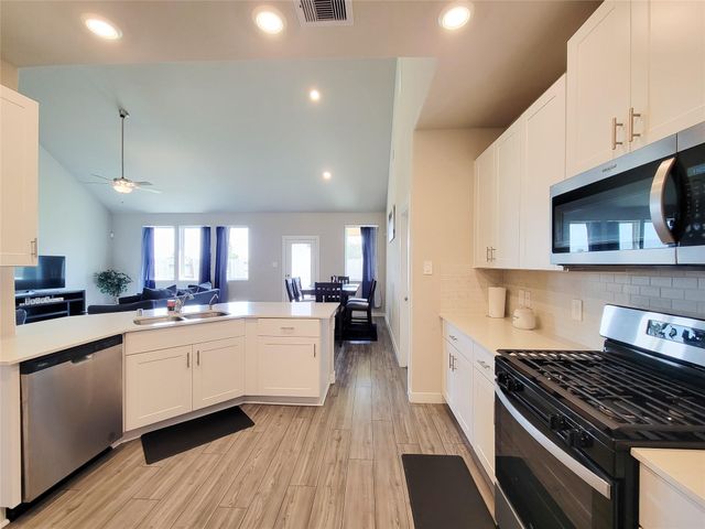 10843 Bodie Hills Drive, Rosharon, TX 77583