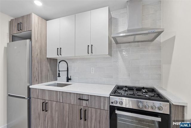 369 Hops Lane, Secaucus, NJ 07094