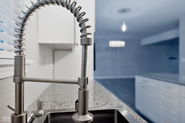 3220 Lakestream Drive, Columbus, IN 47201