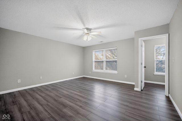 3220 Lakestream Drive, Columbus, IN 47201