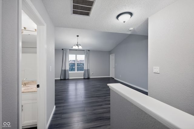 3220 Lakestream Drive, Columbus, IN 47201