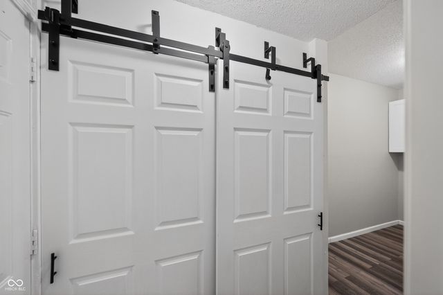 3220 Lakestream Drive, Columbus, IN 47201