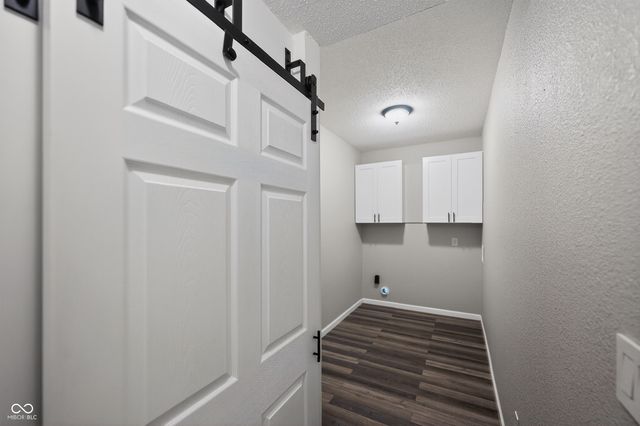 3220 Lakestream Drive, Columbus, IN 47201