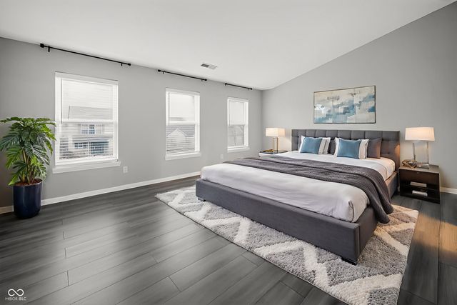 3220 Lakestream Drive, Columbus, IN 47201