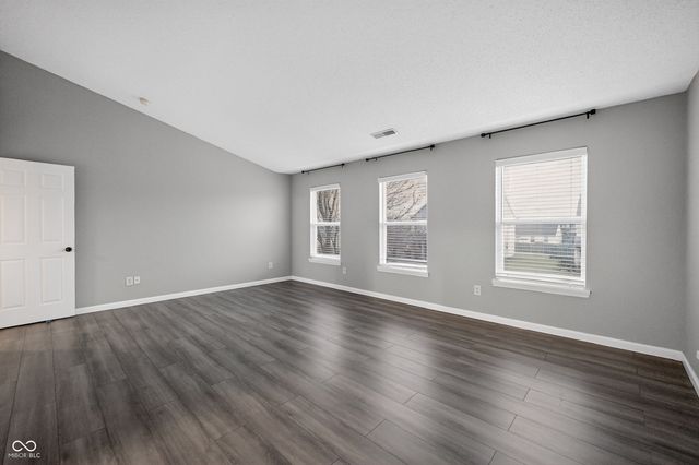 3220 Lakestream Drive, Columbus, IN 47201