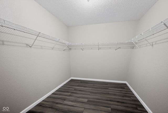 3220 Lakestream Drive, Columbus, IN 47201