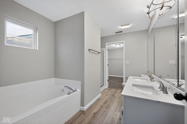 3220 Lakestream Drive, Columbus, IN 47201