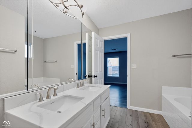 3220 Lakestream Drive, Columbus, IN 47201