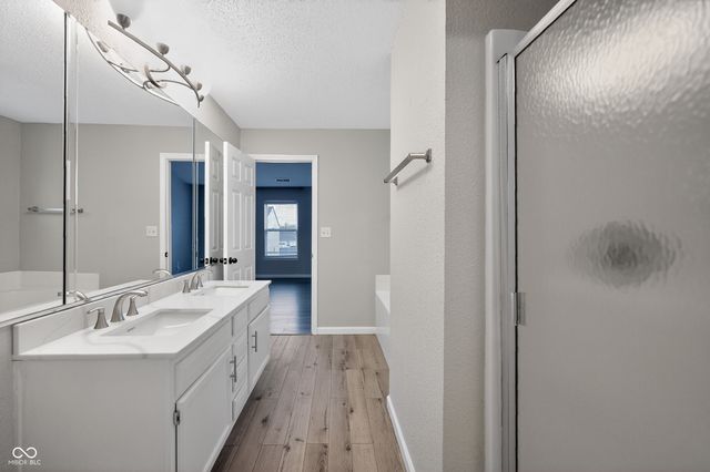 3220 Lakestream Drive, Columbus, IN 47201