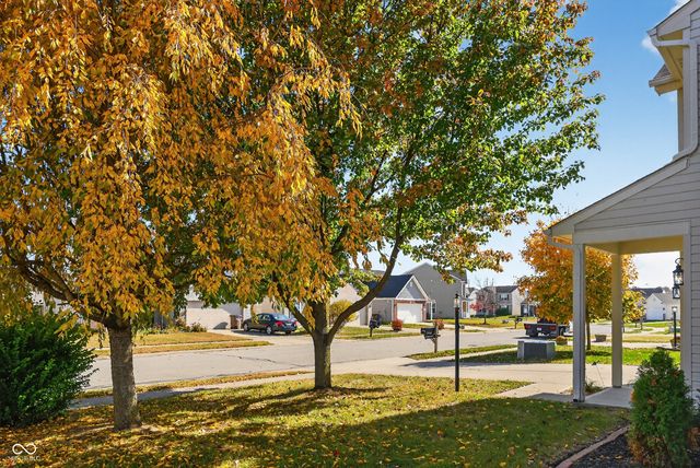 3220 Lakestream Drive, Columbus, IN 47201