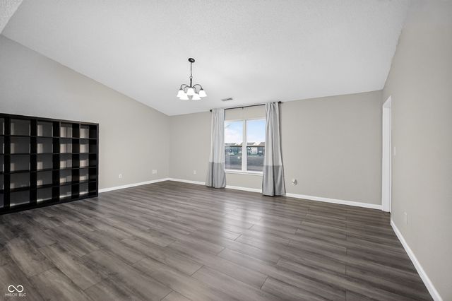 3220 Lakestream Drive, Columbus, IN 47201