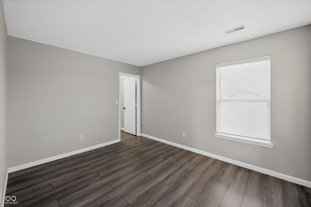 3220 Lakestream Drive, Columbus, IN 47201