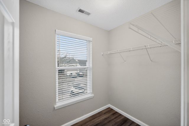 3220 Lakestream Drive, Columbus, IN 47201