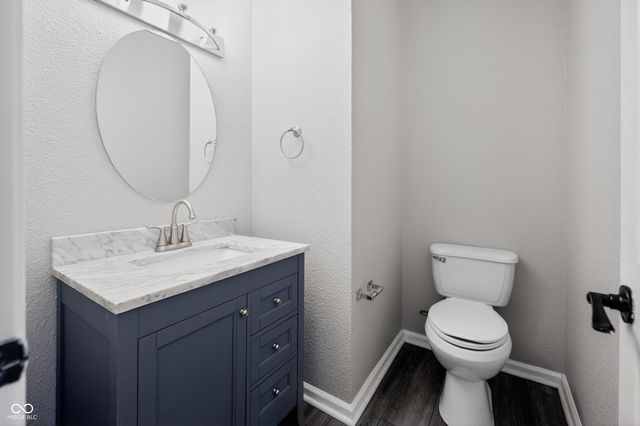 3220 Lakestream Drive, Columbus, IN 47201