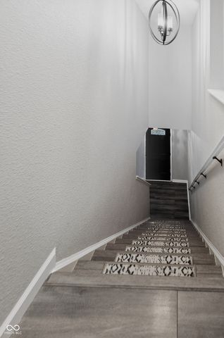 3220 Lakestream Drive, Columbus, IN 47201