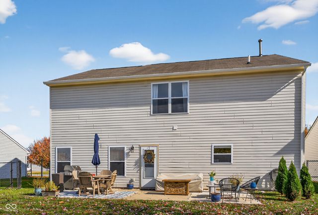 3220 Lakestream Drive, Columbus, IN 47201