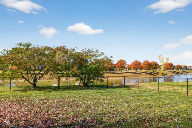 3220 Lakestream Drive, Columbus, IN 47201