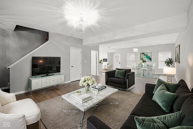 3220 Lakestream Drive, Columbus, IN 47201