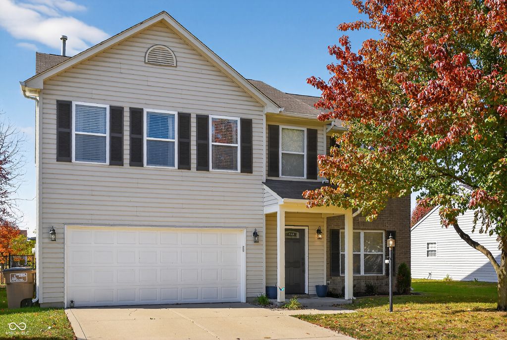 3220 Lakestream Drive, Columbus, IN 47201