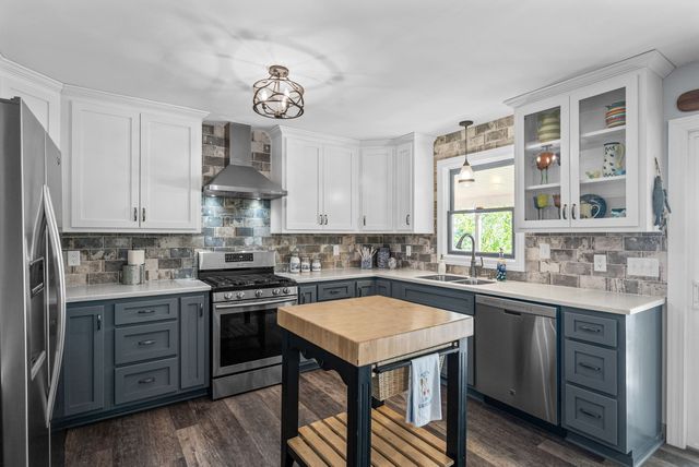 438 Harbor Dr, Bumpus Mills, TN 37028