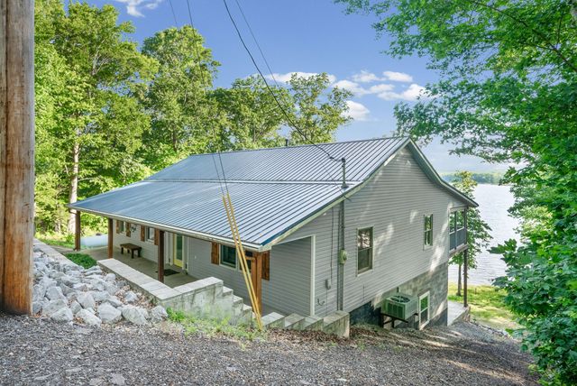 438 Harbor Dr, Bumpus Mills, TN 37028