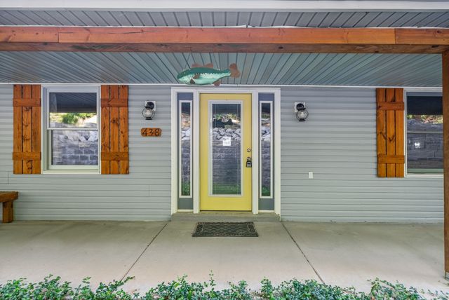 438 Harbor Dr, Bumpus Mills, TN 37028