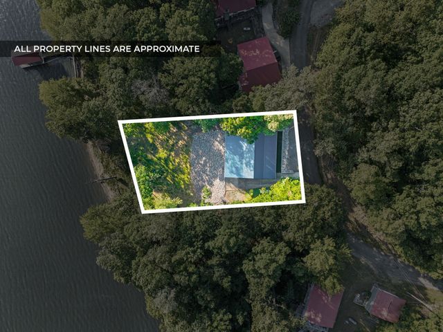 438 Harbor Dr, Bumpus Mills, TN 37028