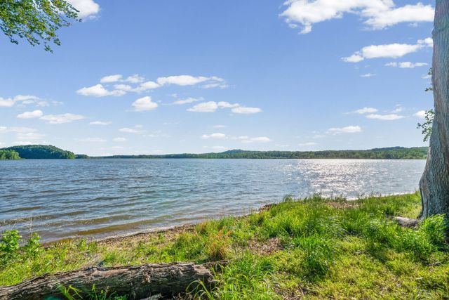 438 Harbor Dr, Bumpus Mills, TN 37028