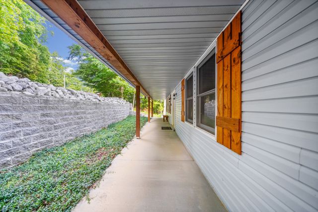 438 Harbor Dr, Bumpus Mills, TN 37028