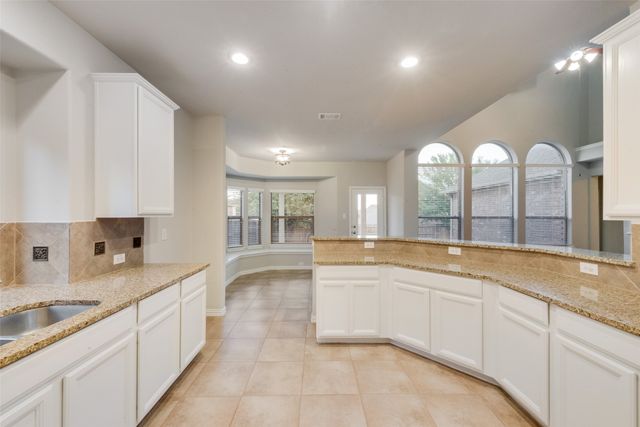 917 Tara Drive, Burleson, TX 76028