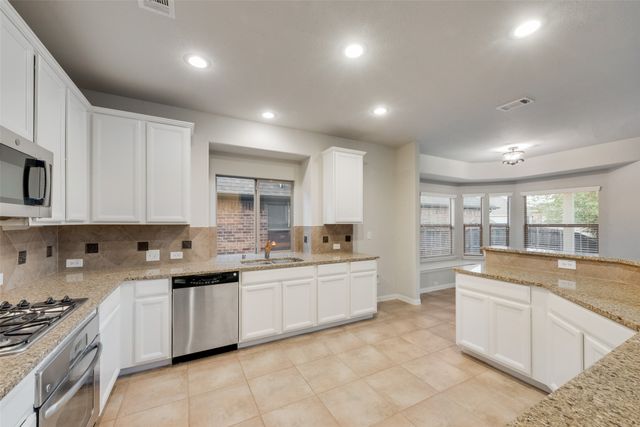 917 Tara Drive, Burleson, TX 76028