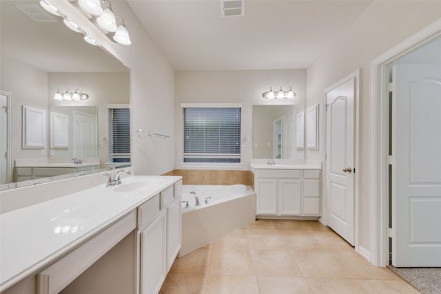 917 Tara Drive, Burleson, TX 76028