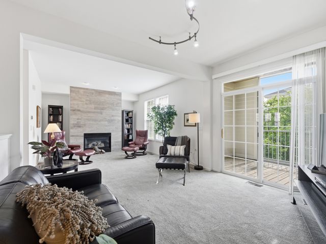 490 Dolton Lane, Carol Stream, IL 60188