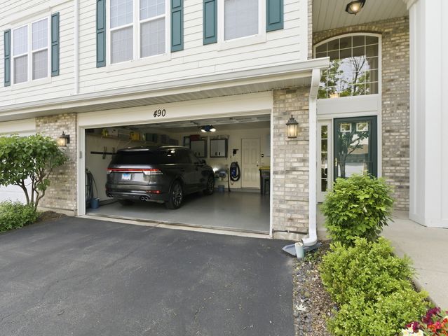 490 Dolton Lane, Carol Stream, IL 60188