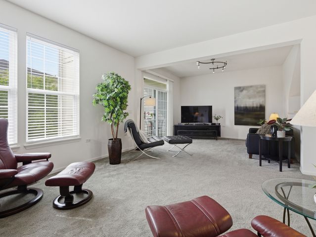 490 Dolton Lane, Carol Stream, IL 60188