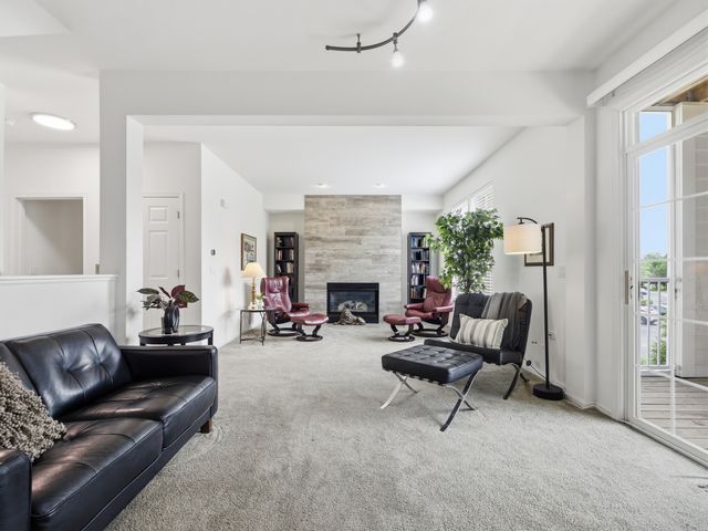 490 Dolton Lane, Carol Stream, IL 60188