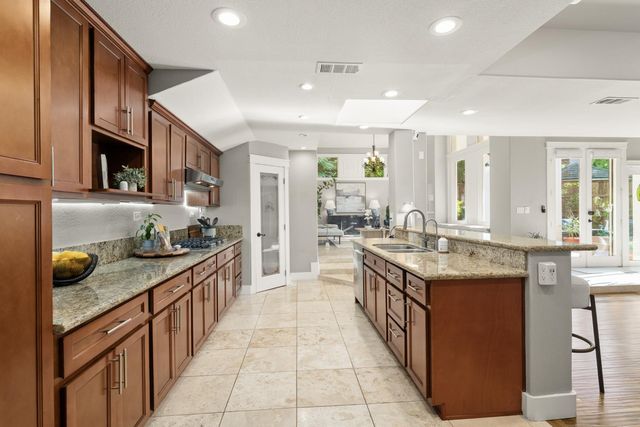 1561 Elsdon Cir, Carmichael, CA 95608