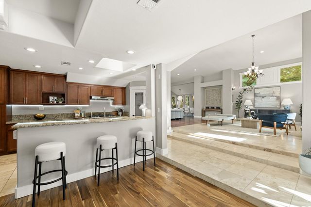 1561 Elsdon Cir, Carmichael, CA 95608