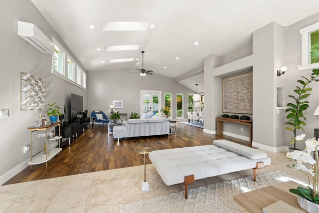 1561 Elsdon Cir, Carmichael, CA 95608