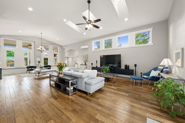 1561 Elsdon Cir, Carmichael, CA 95608
