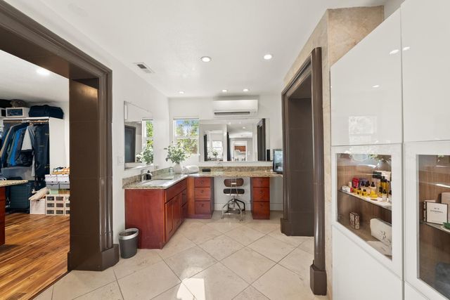 1561 Elsdon Cir, Carmichael, CA 95608