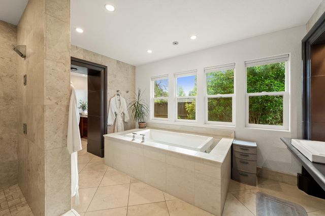 1561 Elsdon Cir, Carmichael, CA 95608