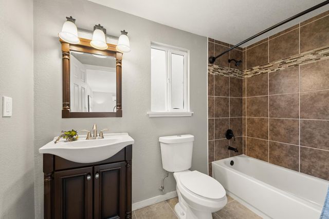 1561 Elsdon Cir, Carmichael, CA 95608